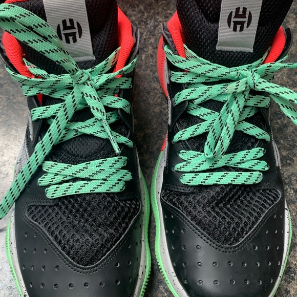 Size 9 Basketball shoe - Picture 6 of 7